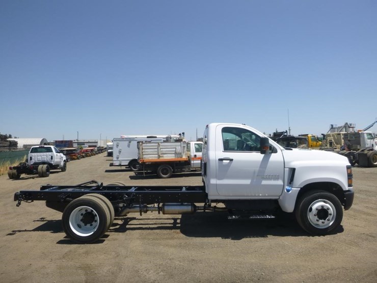 2023-chevrolet-silverado-5500hd-image-7