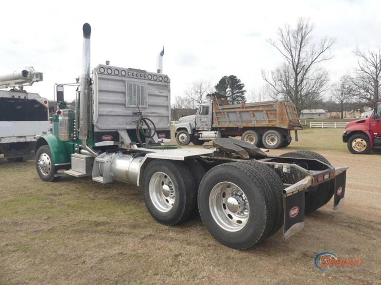 2019-peterbilt-389-image-3