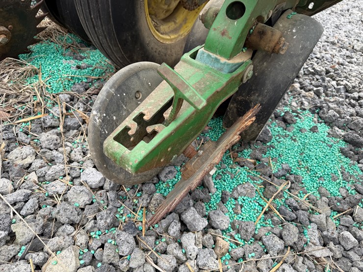 john-deere-12-image-15