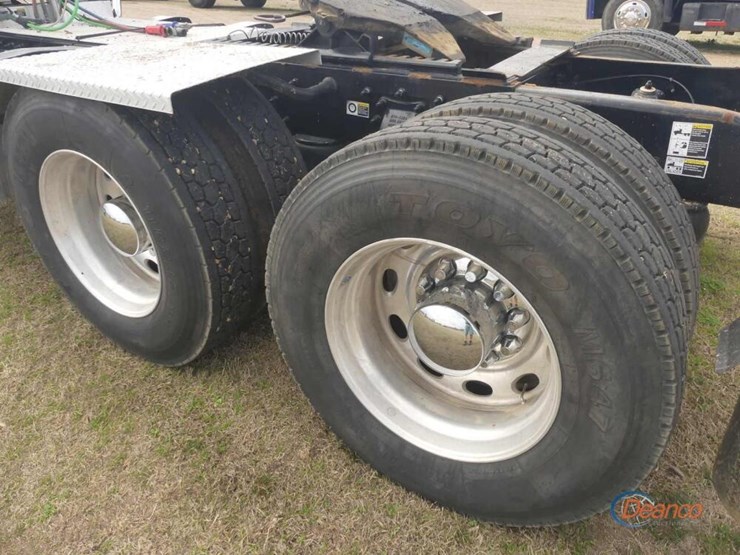 2019-peterbilt-389-image-4