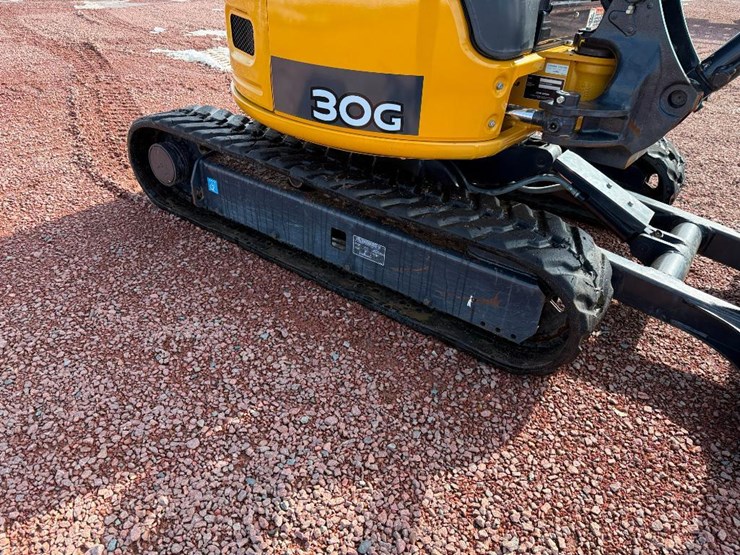 2021-deere-30g-image-12