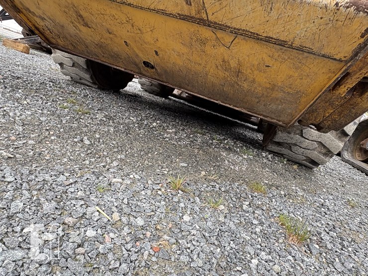 2015-deere-326e-image-7