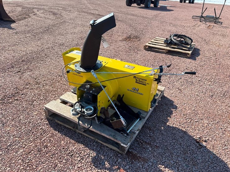 2022-john-deere-44-image-4