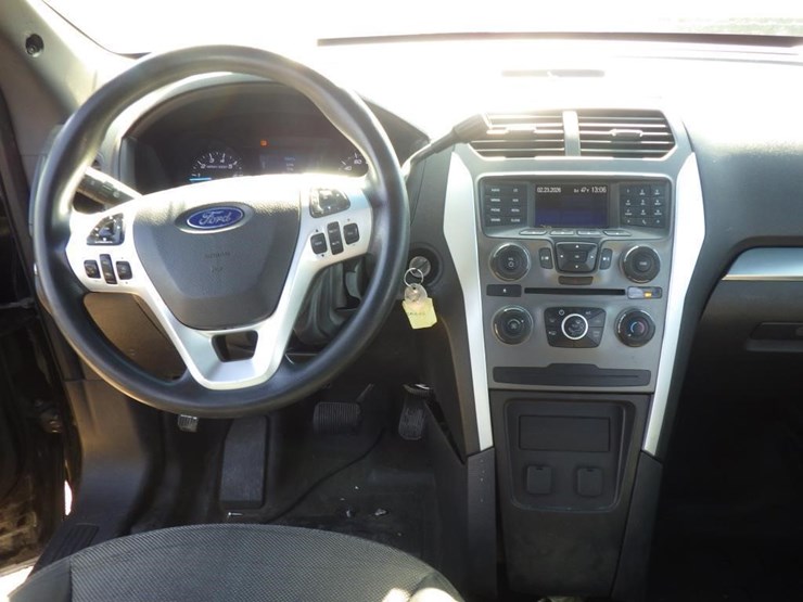 2013-ford-explorer-image-9