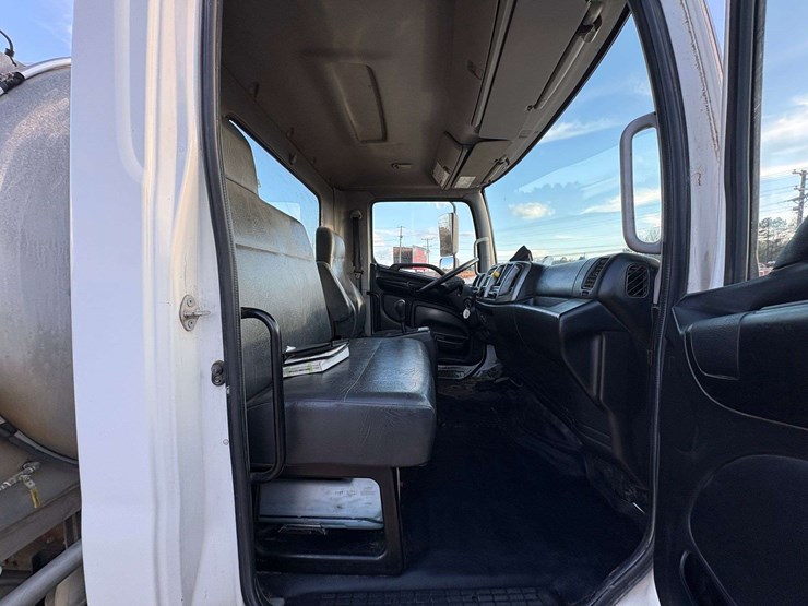 2018-hino-268a-image-20