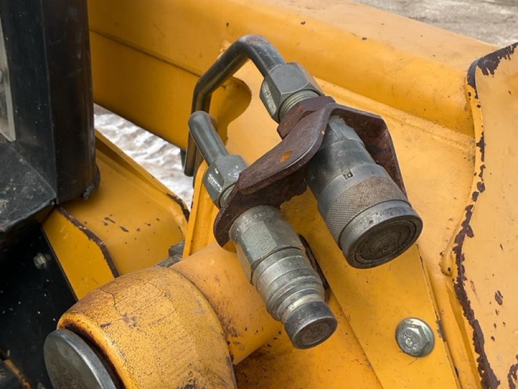 2004-john-deere-320-image-55