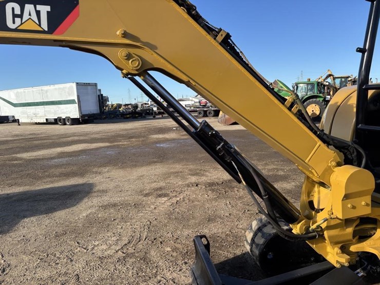 caterpillar-303.5-image-16