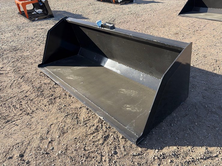 skid-steer-snow/litter-bucket-image-1