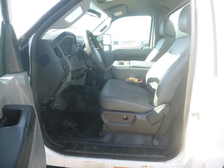 2011-ford-f550-image-17