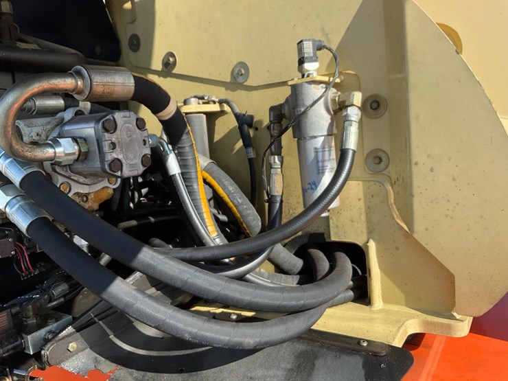 2004-jlg-600s-image-60