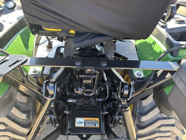 2021-john-deere-1025r-image-16