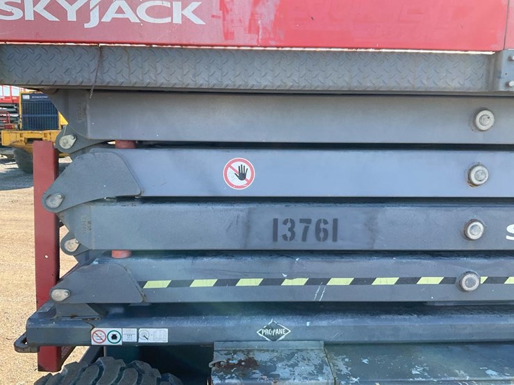 2015-skyjack-sj7135rt-image-54