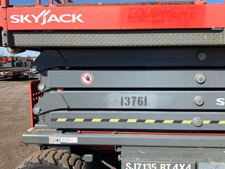2015-skyjack-sj7135rt-image-31
