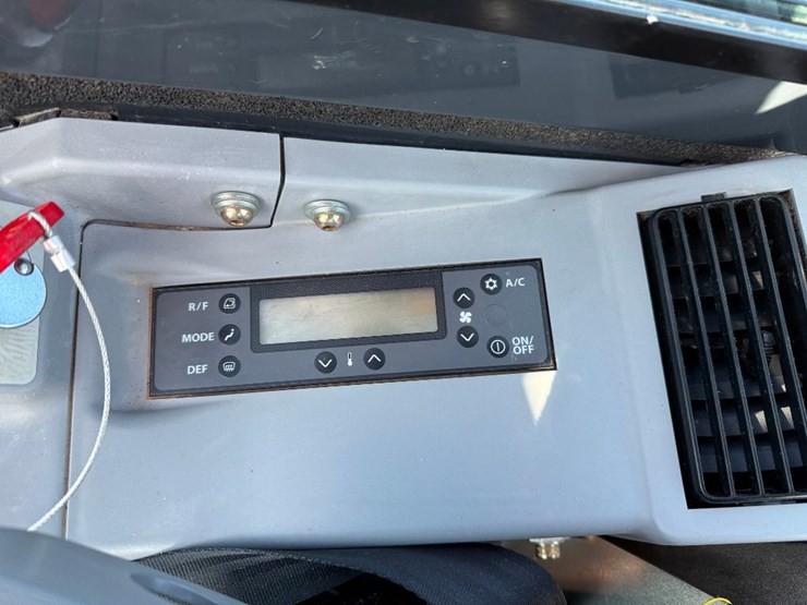 2021-deere-30g-image-49