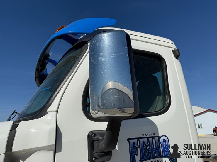 2015-freightliner-cascadia-113-image-12