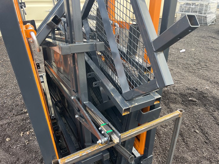 #5025-•-new-land-honor-10-ft-squeeze-chute-image-9