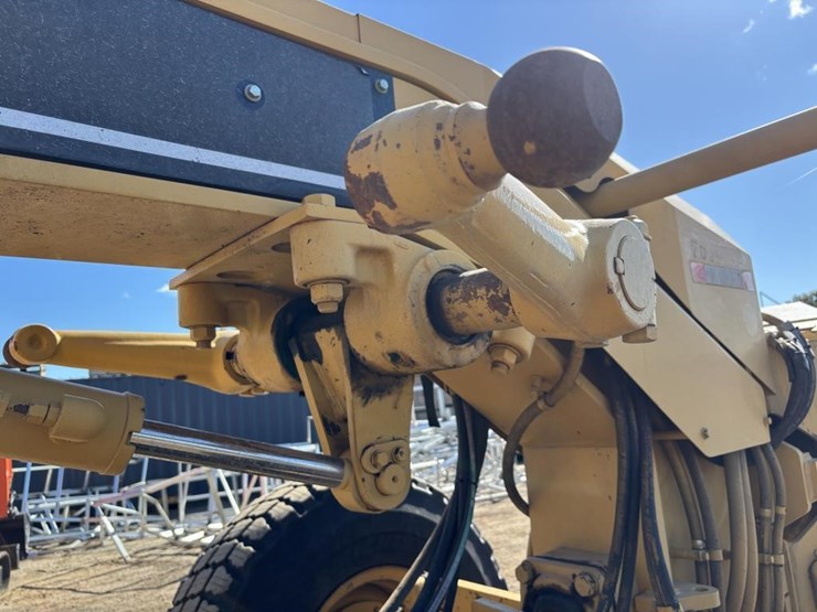 caterpillar-143h-image-22