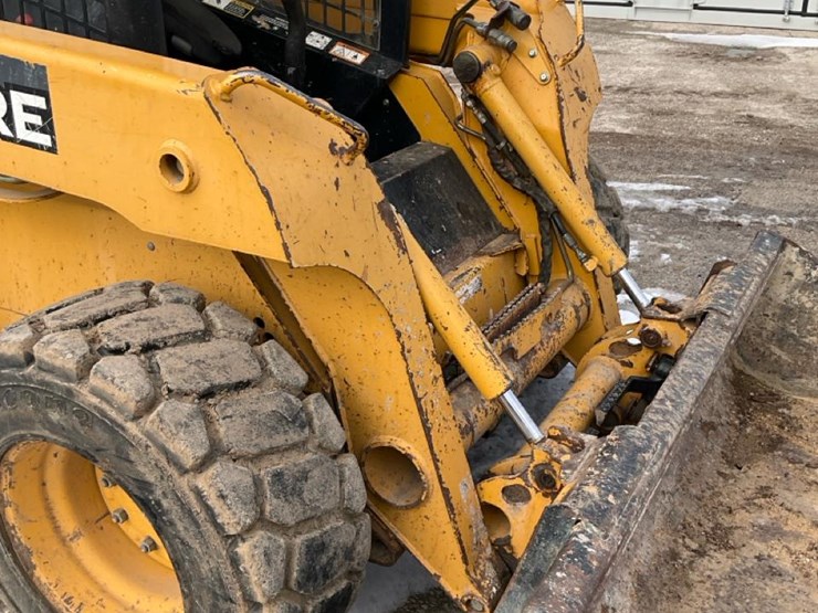 2004-john-deere-320-image-18