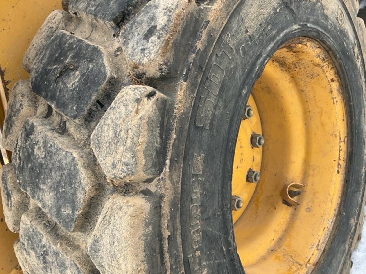 2004-john-deere-320-image-11