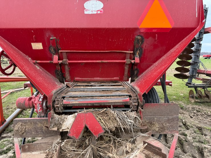 #41020-•-chandler-equipmen-17'-pull-type-spreader-image-15
