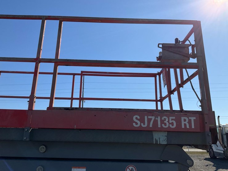 2015-skyjack-sj7135rt-image-56