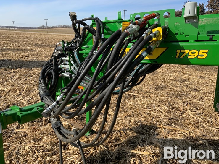 2023-john-deere-1795-image-11