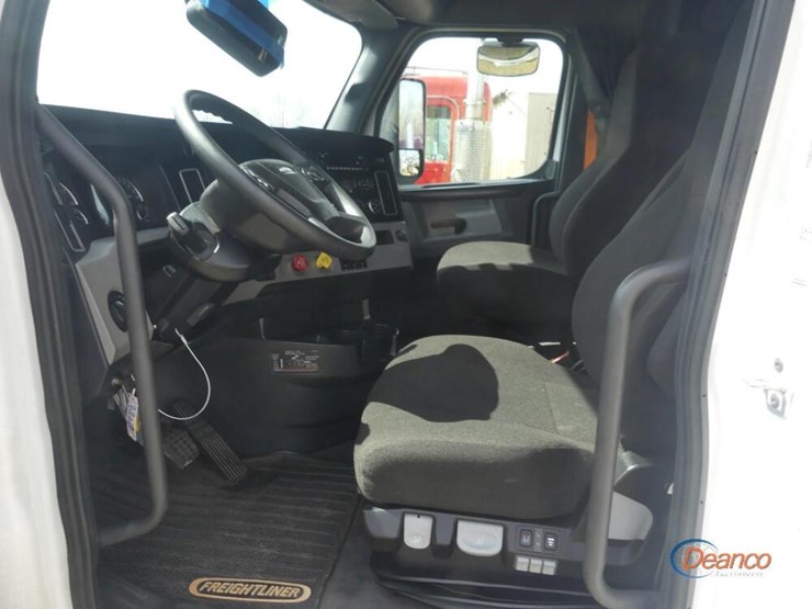 2023-freightliner-cascadia-116-image-12