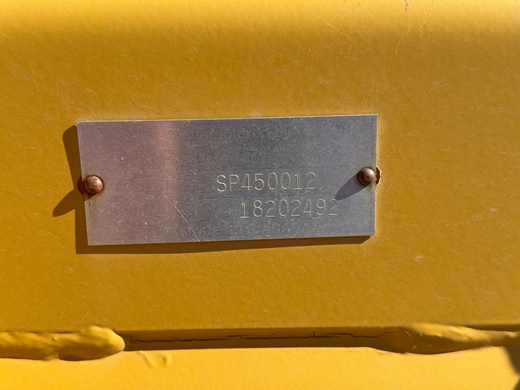 2011-deere-524k-image-52