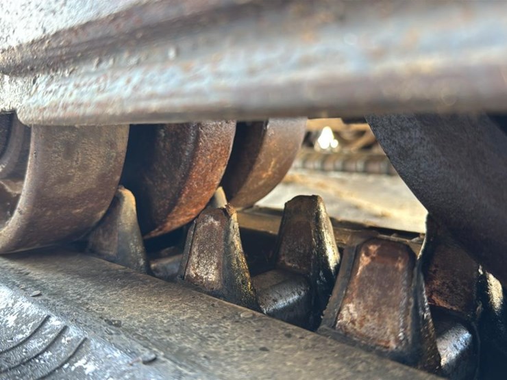 2011-new-holland-c238-image-25