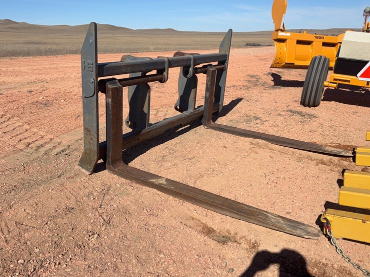 2011-deere-524k-image-45