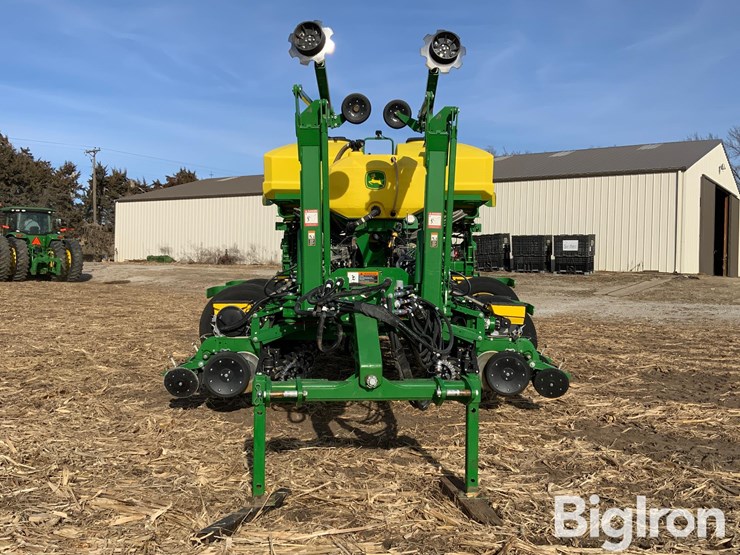 2022-john-deere-1775nt-image-2