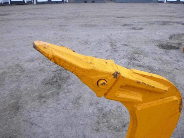 caterpillar-303-image-6