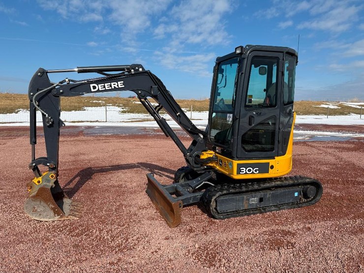 2021-deere-30g-image-1