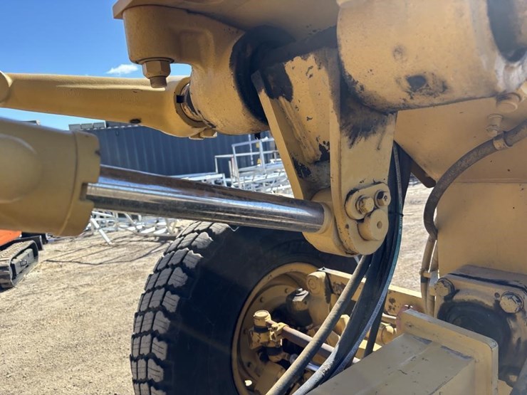 caterpillar-143h-image-23