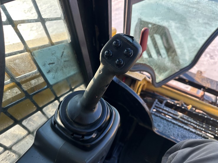 2018-caterpillar-236d-image-30