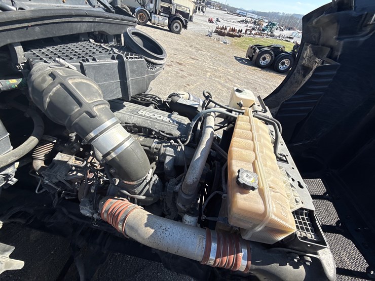 peterbilt-579-image-11