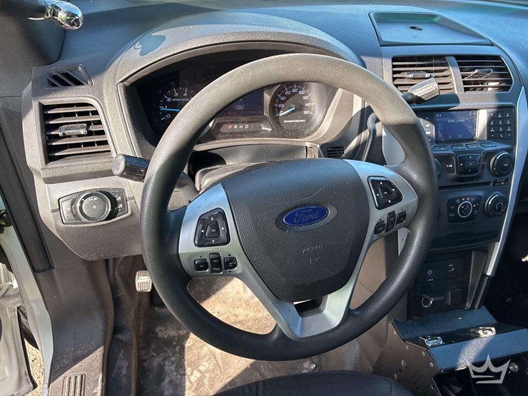 2015-ford-explorer-image-15