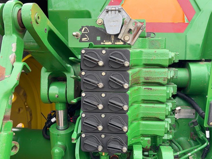 john-deere-8110-image-21