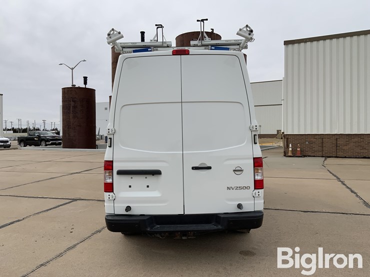 2017-nissan-nv2500-image-6