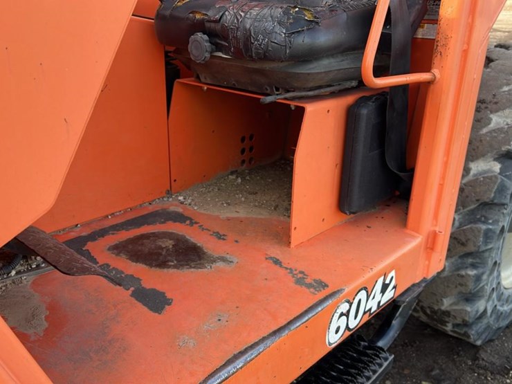 #1200-•-2011-jlg-6042-telehandler-image-14