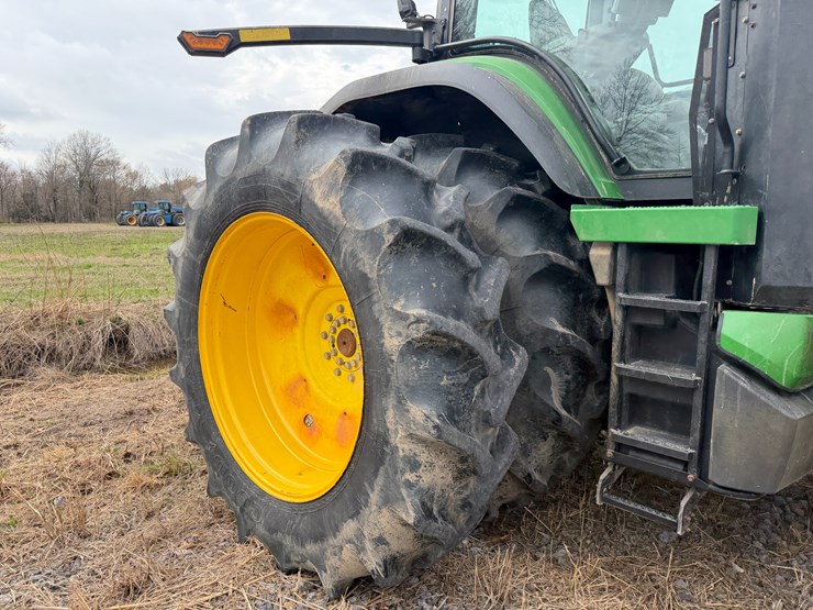 2023-john-deere-8r-310-image-10