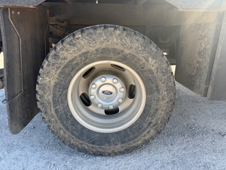 ford-f350-xl-image-13