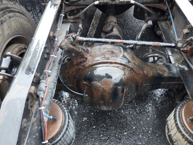 2016-freightliner-cascadia-125-image-13