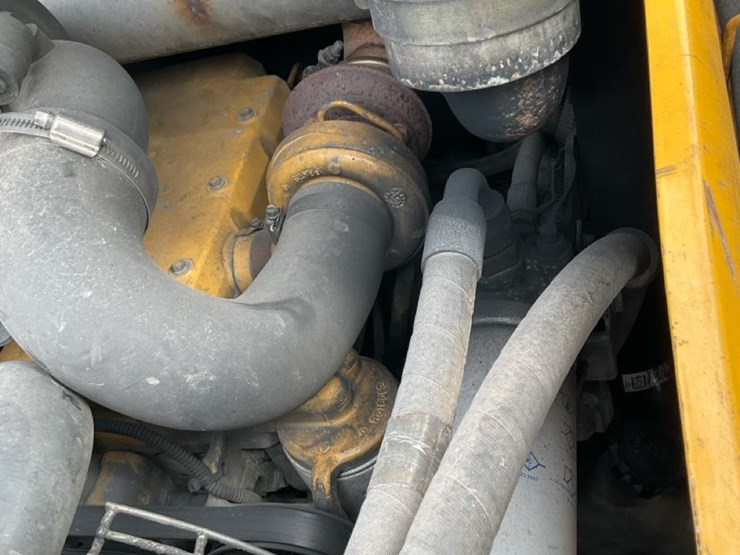 2004-john-deere-320-image-41