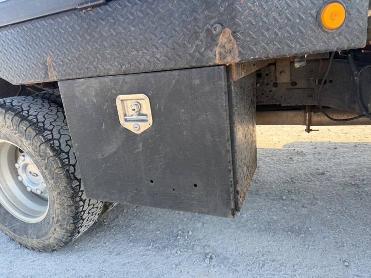 ford-f350-xl-image-12