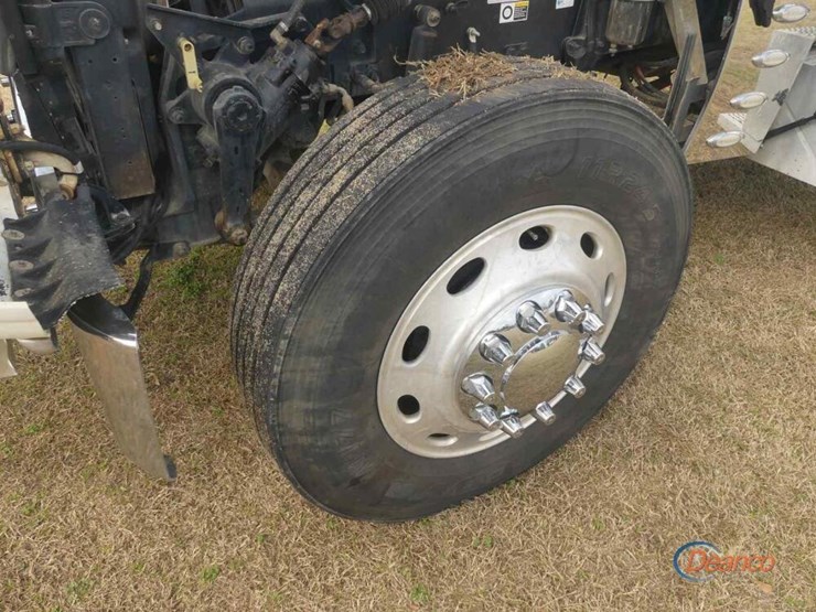 2019-peterbilt-389-image-13