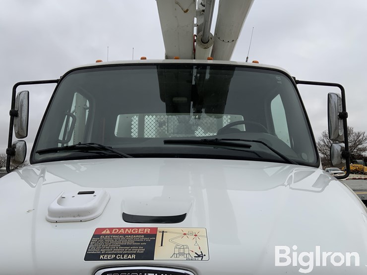 2009-freightliner-m2-106-image-17