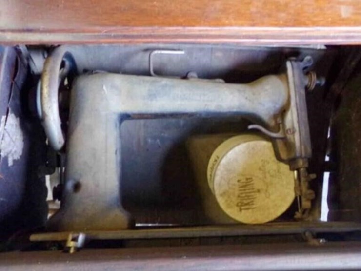 antique-sewing-machine-image-6