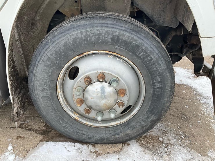 2005-freightliner-m2-106-image-55