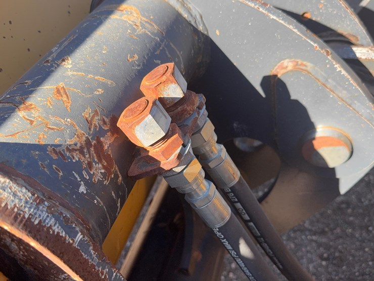 2011-deere-524k-image-8